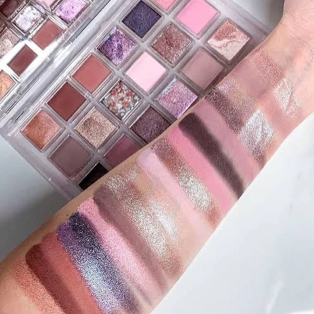 Huda Beauty Rose Quartz Eyeshadow Palette Pakistan