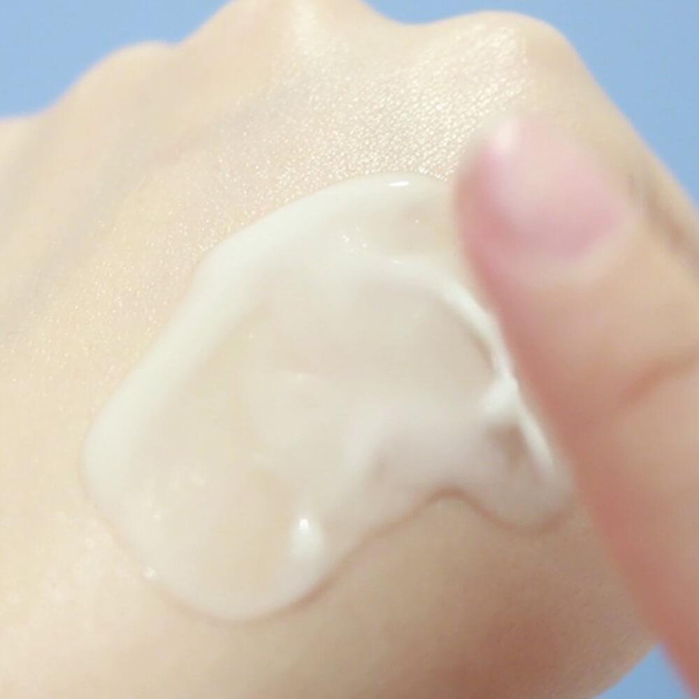 Biore UV Aqua Rich Watery Essence SPF50+ Pakistan