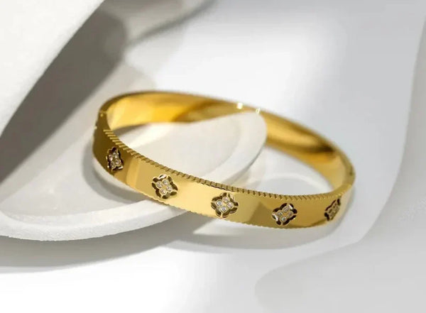 Hollow Four Leaf Clover Rhinestone Bangle